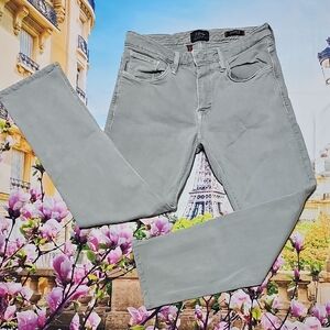 34 Heritage Straight Courage Jeans in Light Gray Size 31